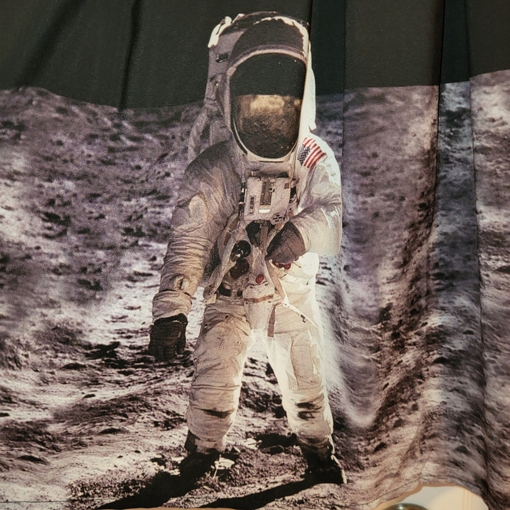 Eshakti Astronaut Dress - Picture 6 of 10